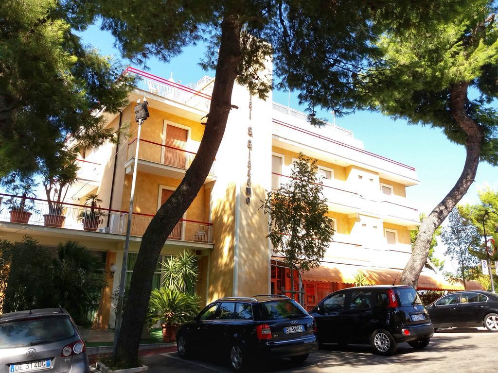 מונטפרנדונה Hotel San Giacomo מראה חיצוני תמונה